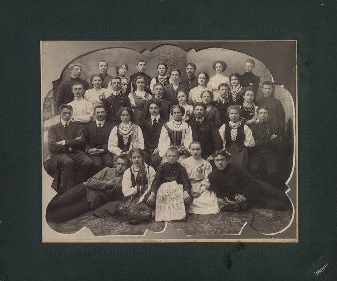 LTMKM nuosavybė/Miko Petrausko operos „Birutė“ dalyviai. Marijampolė, 1910. M. Buchhalterio nuotr.