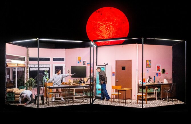 Dmitrijaus Matvejevo nuotr./Scena iš spektaklio „Fermentacija“ (rež. Antanas Obcarskas)