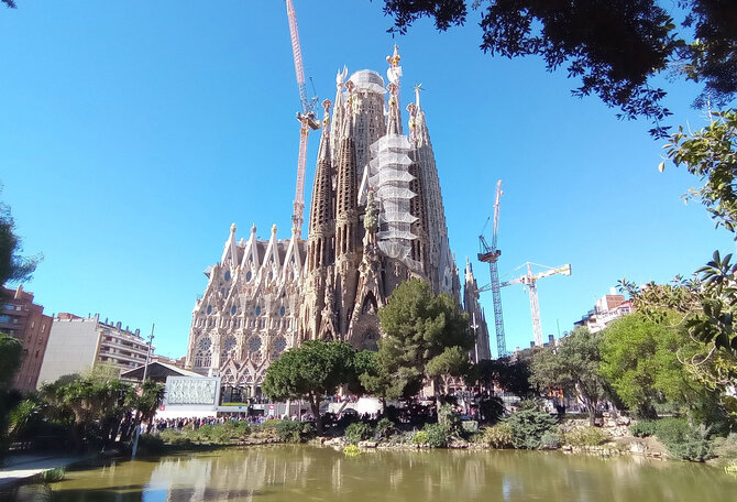 Wikipedia nuotr./Antoni Gaudi suprojektuota Sagrada Familia – Šventosios šeimos bazilika Barselonoje