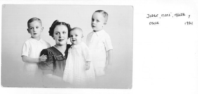Leidėjų nuotr./Būsimojo popiežiaus Pranciškaus šeima, 1941