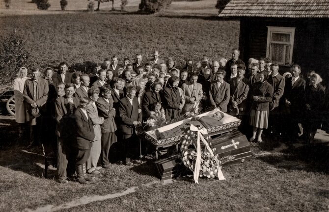 Vido Ylos fotoarchyvas/Laidotuvės Laičiuose apie 1950 m.