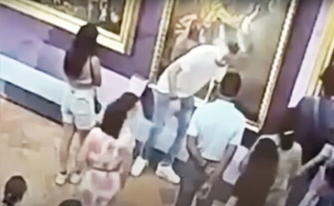 Youtube archyvo nuotr./Incidentas Uffizi galerijoje, Florencijoje