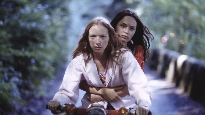 Kino komandos nuotr./Kadras iš rež. Paweło Pawlikowskio filmo „Mano meilės vasara“ („My Summer of Love“, 2004)