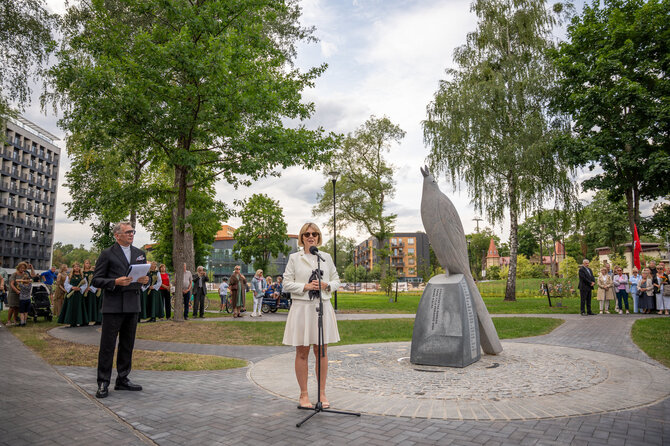 Organizatorių nuotr./Skulptūros Justinui Marcinkevičiui atidengimo renginys Druskininkuose