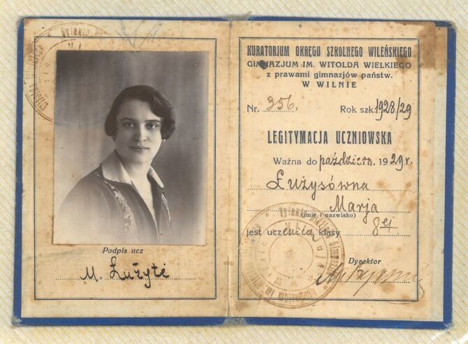 Antano Vienuolio gimnazijos archyvo nuotr./Vilniaus Vytauto Didžiojo gimnazijos mokinės Marytės Lužytės mokinio pažymėjimas, 1928/1929 m. m. Kadangi Vilnius ir Vilniaus kraštas buvo užgrobtas Lenkijos, tai išduotas pažymėjimas yra lenkų kalba