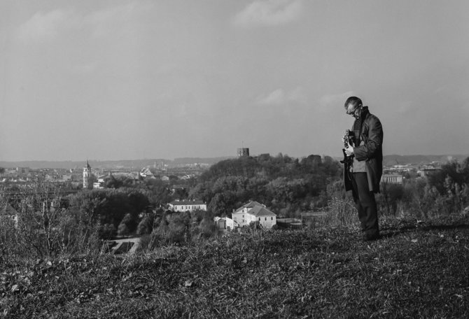  Algimantas Kunčius ant Bekešo kalno. Romualdo Kunčiaus nuotrauka, 1967. Nuotrauka iš A.Kunčiaus albumo „Fotografuota Vilniuje 1960-1970 metais“