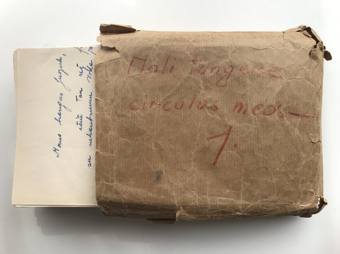 Vokas, į kurį Juozas Lukša sudėjo Nijolės laiškus prieš išskrisdamas į misiją. Ant voko ranka užrašyta lotyniškai „Noli tangere ciculos meos“ (Nelieskite mano apskritimų). Laimos Vincės nuotr.