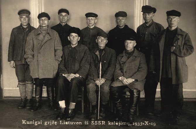 Kunigai, grįžę į Lietuvą iš SSRS kalėjimų. 1933 10 19