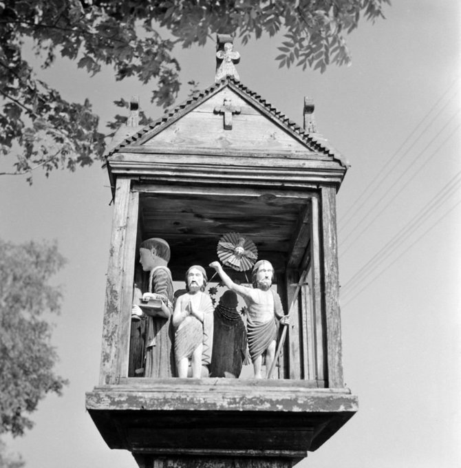 Mečislovo Sakalausko nuotr. Vilniaus dailės akademijos leidyklos archyvas/Pabrėmenis, Šilalės r., 1966