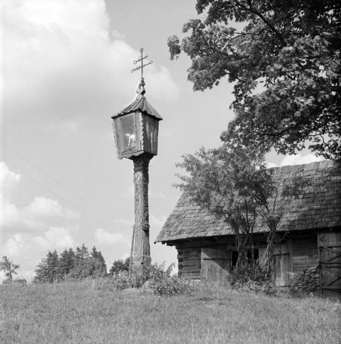 Mečislovo Sakalausko nuotr. Vilniaus dailės akademijos leidyklos archyvas/Mikitai, Skuodo r., 1962