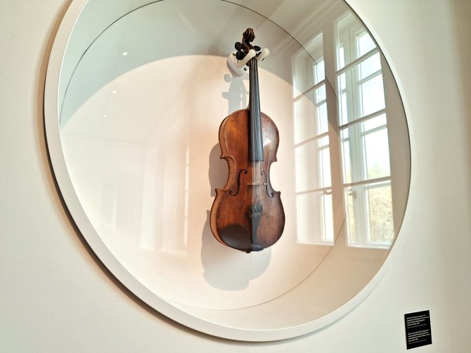 Mindaugo Kluso nuotr. /Muziejuje eksponuojamas Danieliaus Pomeranco smuikas