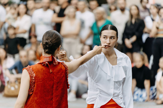 Martyno Plepio nuotr./Lizos Baliasnajos judesio ir balso performansu įvardintas „Chiaroscuro“ 