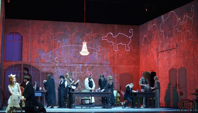 Valstybinio jaunimo teatro nuotr./Scena iš Krystiano Lupos spektaklio „Užburtas kalnas“