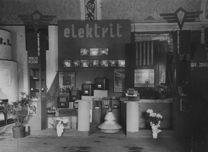 Vilniaus radijo aparatų gamyklos „Elektrit“ 1937 m. gaminiai, fotografas nežinomas