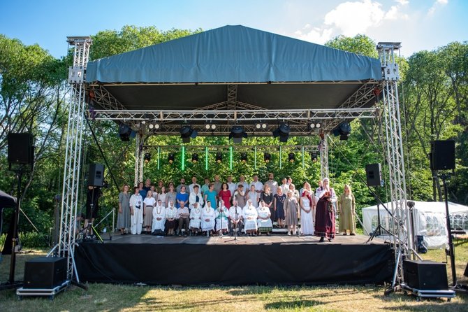 Raivydo Prakopimo nuotr./Žiūrų kaimo folkloro ansamblis