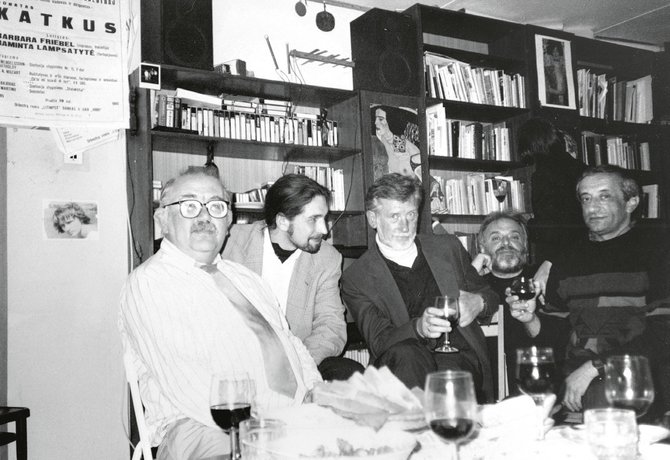 Asmeninio archyvo nuotr./Iš kairės, Donatas Katkus, Tomas Žiburkus, Osvaldas Balakauskas, Motė Šmitas, Viačeslavas Ganelinas