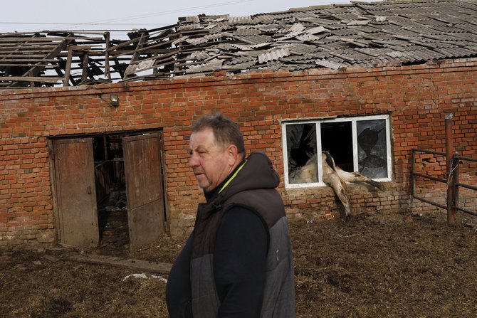 „Reuters“/„Scanpix“ nuotr./Ūkininkas prie Charkivo