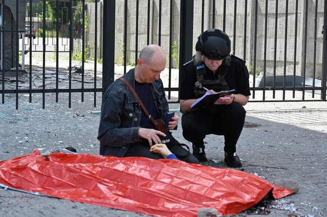 AFP/ „Scanpix“ nuotr./Raketomis apšaudytas Charkivas