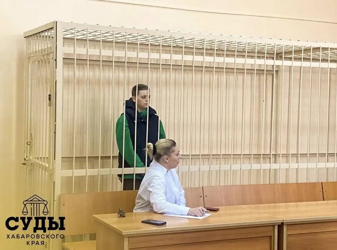 Teismo nuotr./Sulaikyta moteris Azatbeko Omurbekovo sprodinimo byloje