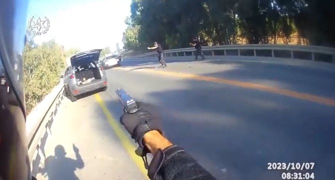 Stopkadras/Nufilmuota, kaip Izraelio policija likviduoja pavogtu automobiliu bėgančius kovotojus