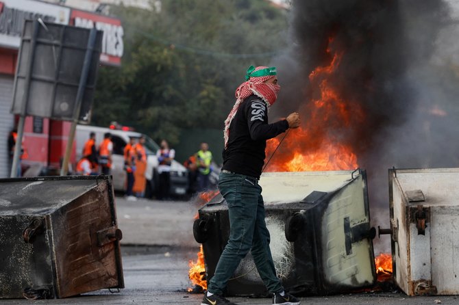 „Reuters“/„Scanpix“ nuotr./Palestinietis protestuotojas Vakarų Krante