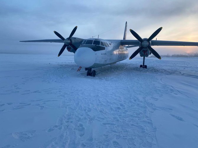 „Jakutsk Večernij“ nuotr./Jakutijoje lėktuvas nepataikė nusileisti oro uoste: sėdo ant užšalusios upės