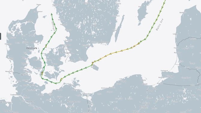 „Bild“/Tipinis iš Rusijos keliaujančių tanklaivių maršrutas. Jie praplaukia pro Bornholmą vos už kelių kilometrų