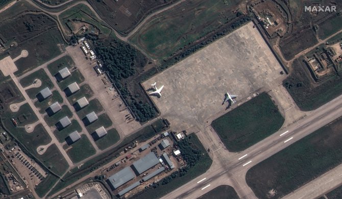 „Reuters“/„Scanpix“ nuotr./Rusų karinė oro bazė Sirijos Chmeimimo aerodrome 