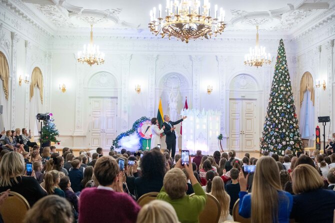 Prezidentūros nuotr./Kalėdų eglės įžiebimas prezidentūroje