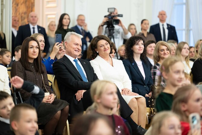 Prezidentūros nuotr./Kalėdų eglės įžiebimas prezidentūroje