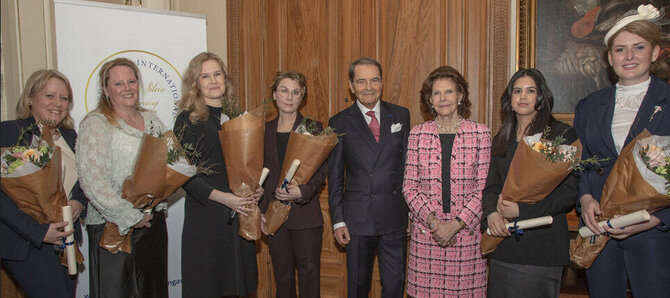 Queen Silvia Nursing Award nuotr./Švedijos karalienės Silvios apdovanojimų akimirka