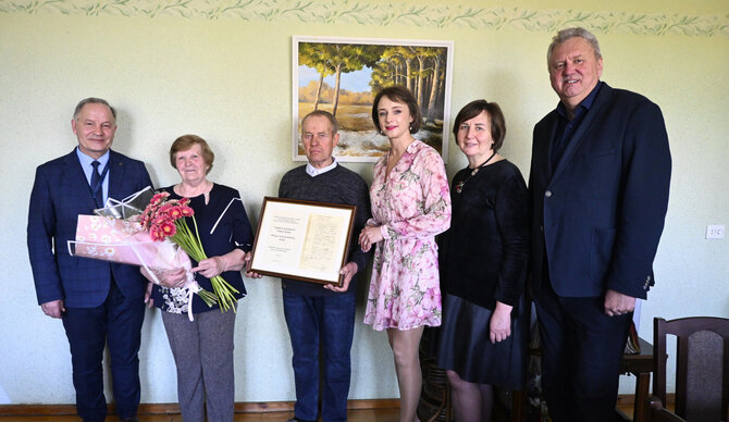 Panevėžio rajono savivaldybės administracijos nuotr./Vanda ir Kazimieras Šimkevičius atšventė deimantines vestuves