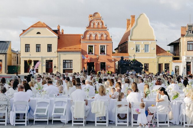 Organizatorių nuotr./Baltoji vakarienė Kėdainių Didžiojoje rinkos aikštėje