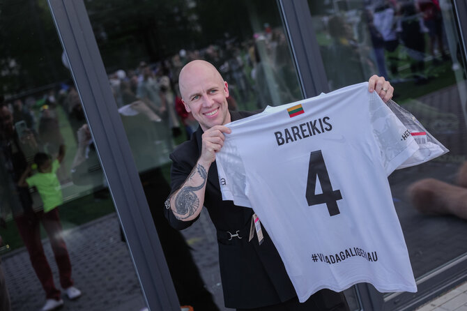 Dominyko Kazlovo nuotr./„Daugiau nei gimtadienis“ labdaringos futbolo šventės akimirka