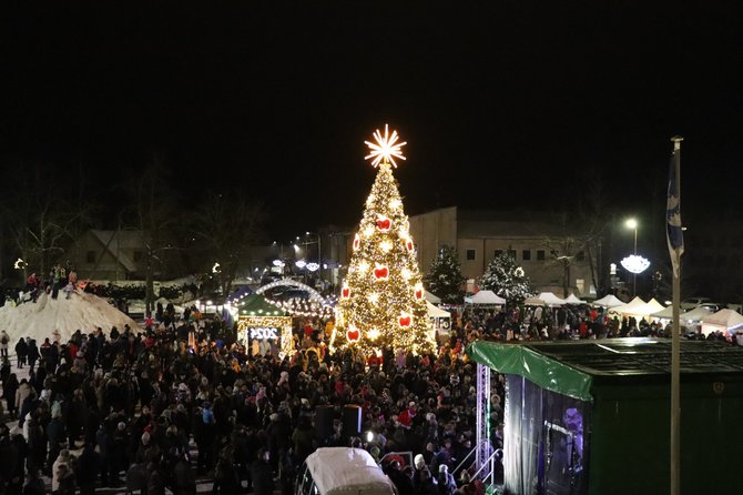 Ignalinos rajono savivaldybės nuotr./Kalėdų eglės įžiebimas Ignalinoje