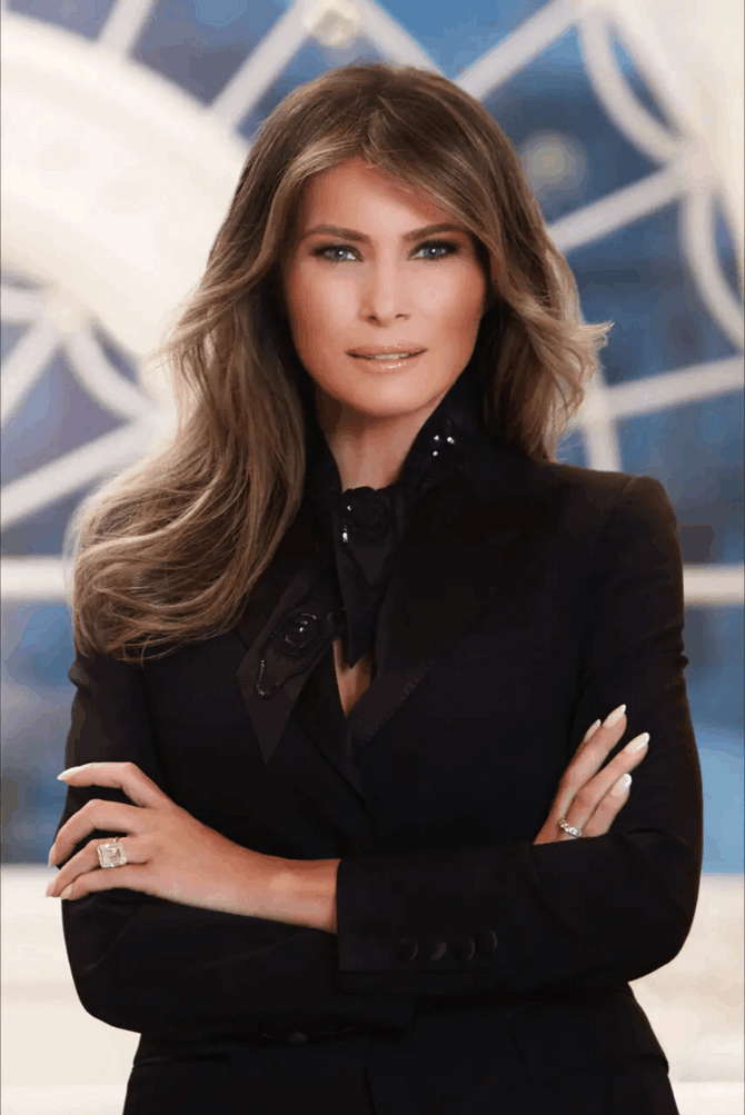 JAV administracijos nuotr./Oficialus Melanios Trump portretas 2017 m.