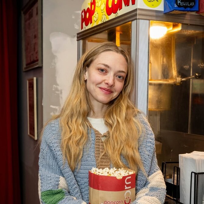 Instagram nuotr./Amanda Seyfried su lietuvių kurtu megztiniu