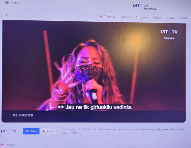 Soc. tinklų nuotr./„Eurovizijos“ akimirka ir dainos subtitrai