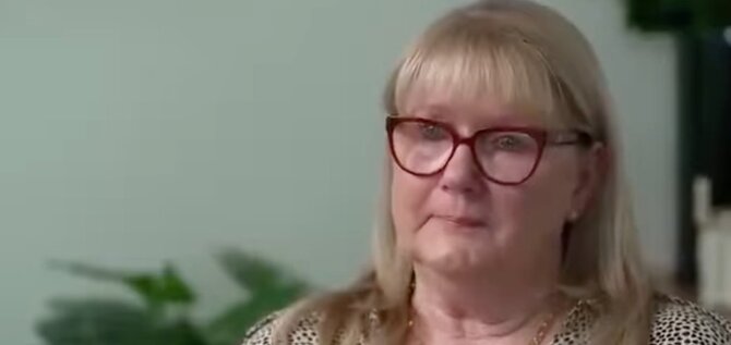 Stop kadras/Debra Buchanan