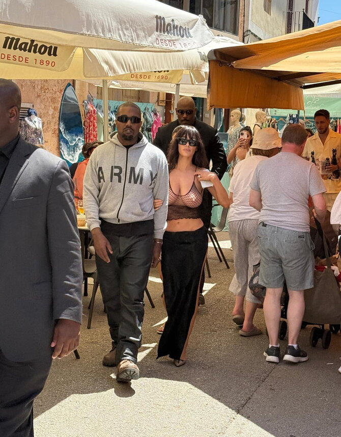 Vida Press nuotr./Kanye Westas ir Bianca Censori Maljorkoje