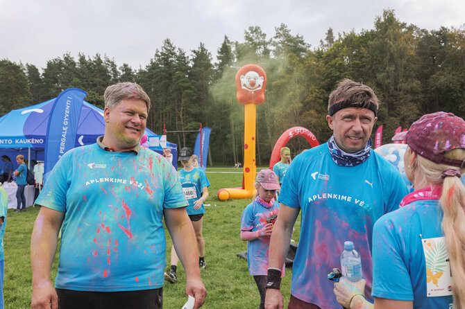 Dominyko Kazlovo nuotr./R.Kaukėno fondo komanda „The Color Run“ bėgime