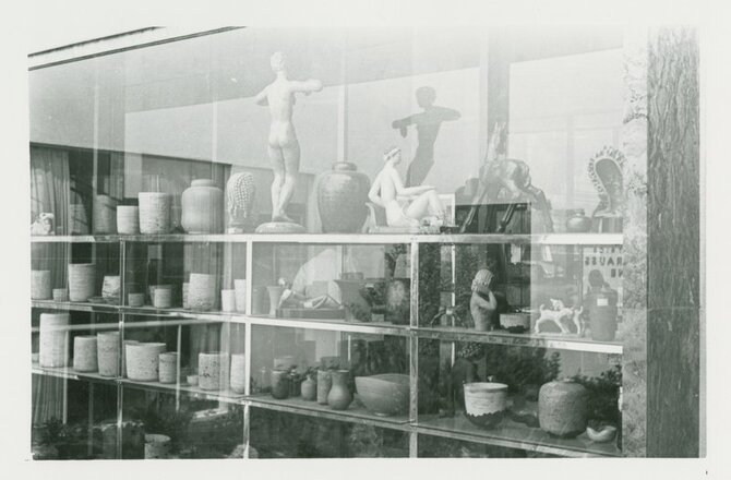 NMKČDM nuotr./Keramikos ekspozicija Pasaulinėje parodoje Paryžiuje, 1937. Fotografas L. Strolis. 