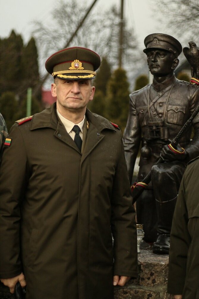 Organizatorių nuotr./LK vadas R.Vaikšnoras prie A.Ramanusko-Vanago paminklo
