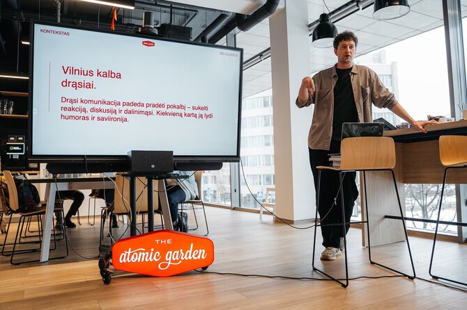 Organizatorių nuotr./„The Atomic Garden“ reklamos kūrybos kurso mokinių sesija