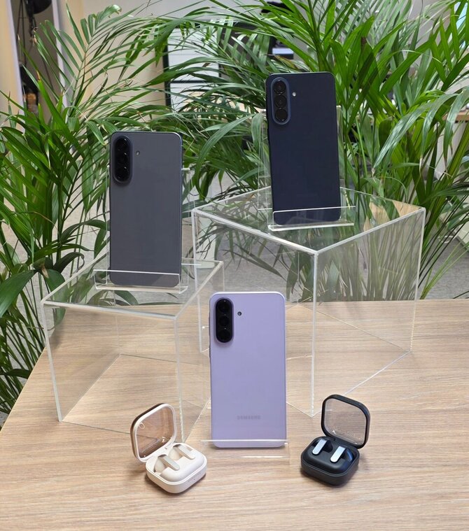 Bendrovės nuotr./Naujų A serijos telefonų spalvos