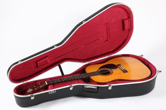 Z. Nekrošiaus nuotr./1970 m. „Anthony Zemaitis Standard Prototype“ akustinė gitara
