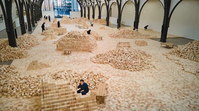 Florian Mag nuotr./Lina Lapelytė, „We Make Years Out of Hours“, instaliacijos-performanso vaizdas 