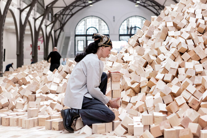 Laura Fiorio nuotr. /Lina Lapelytė, „We Make Years Out of Hours“, instaliacijos-performanso vaizdas 