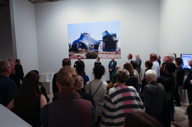Eglės Marijos Želvytės nuotr./Parodos „Buveinės pojūčiams“ Tate St Ives galerijoje atidarymo akimirka 