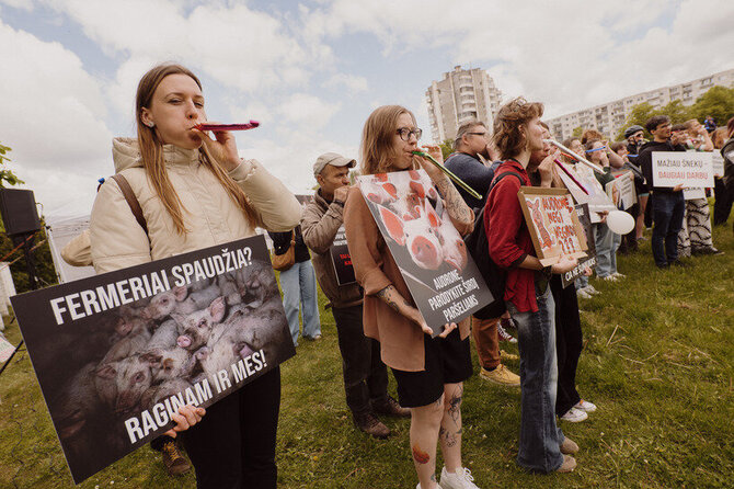 Organizatorių nuotr./„Tušti narvai“ protestas